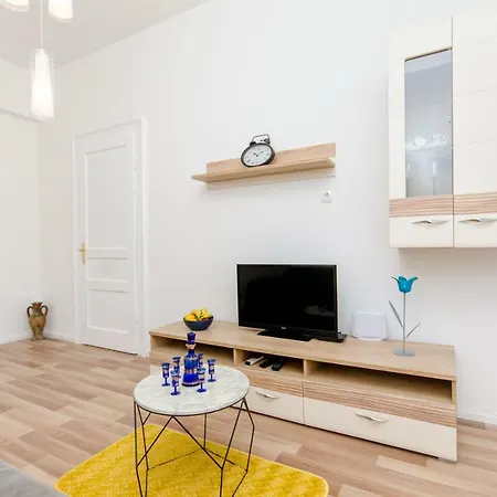 Core Apartment *